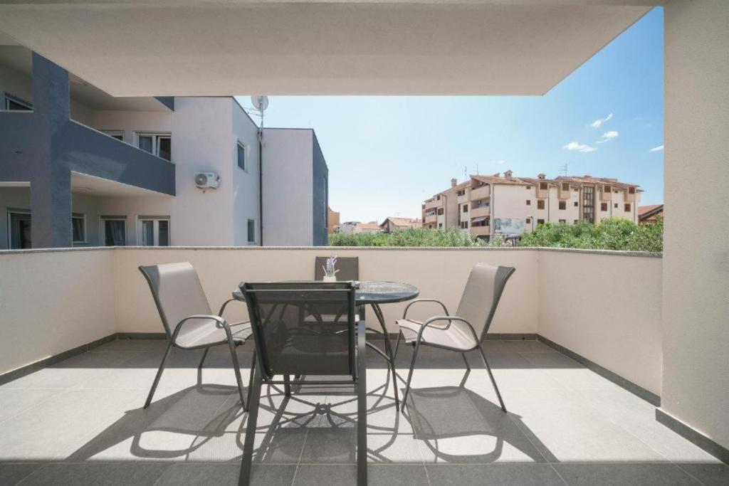 Apartments Dobrenic Vodice Esterno foto