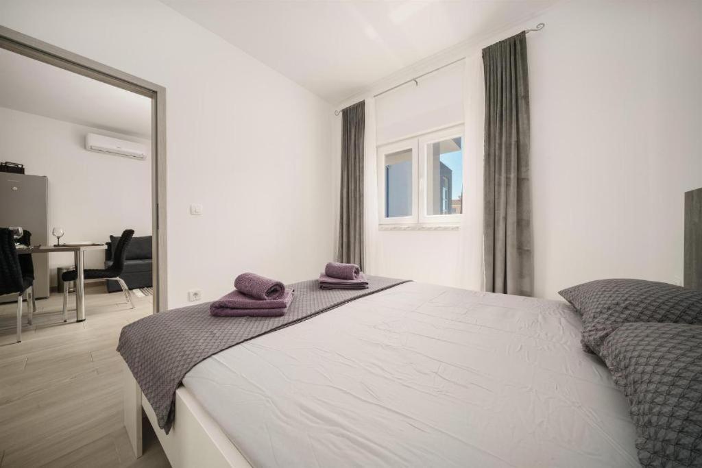 Apartments Dobrenic Vodice Esterno foto