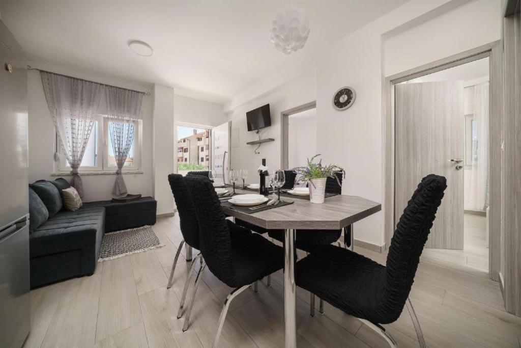 Apartments Dobrenic Vodice Esterno foto