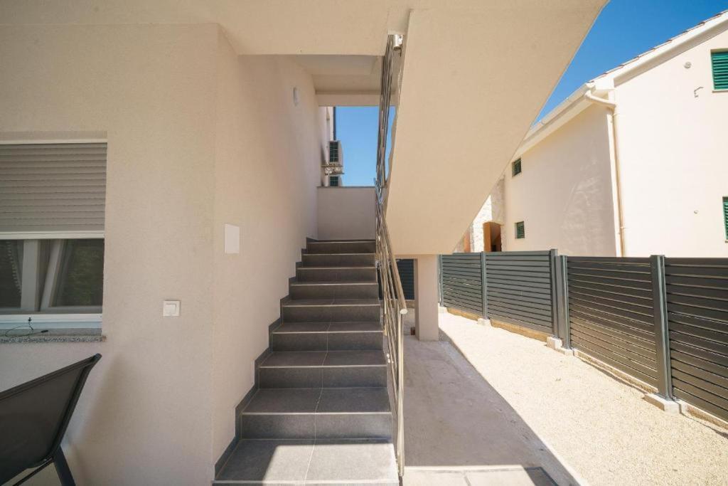 Apartments Dobrenic Vodice Esterno foto