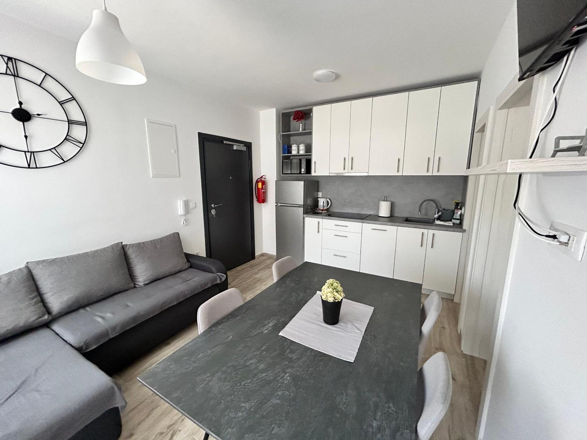 Apartments Dobrenic Vodice Esterno foto