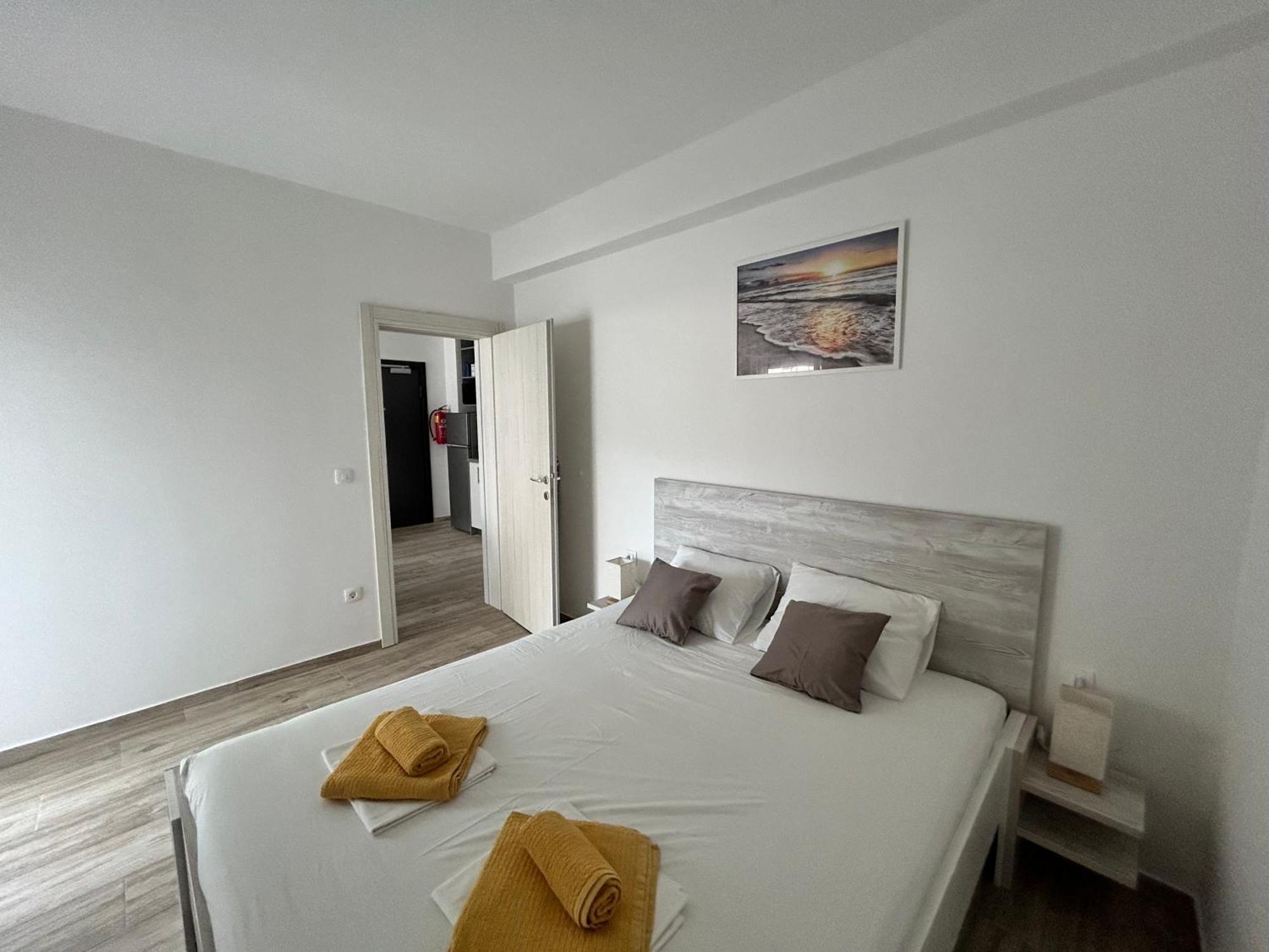 Apartments Dobrenic Vodice Esterno foto
