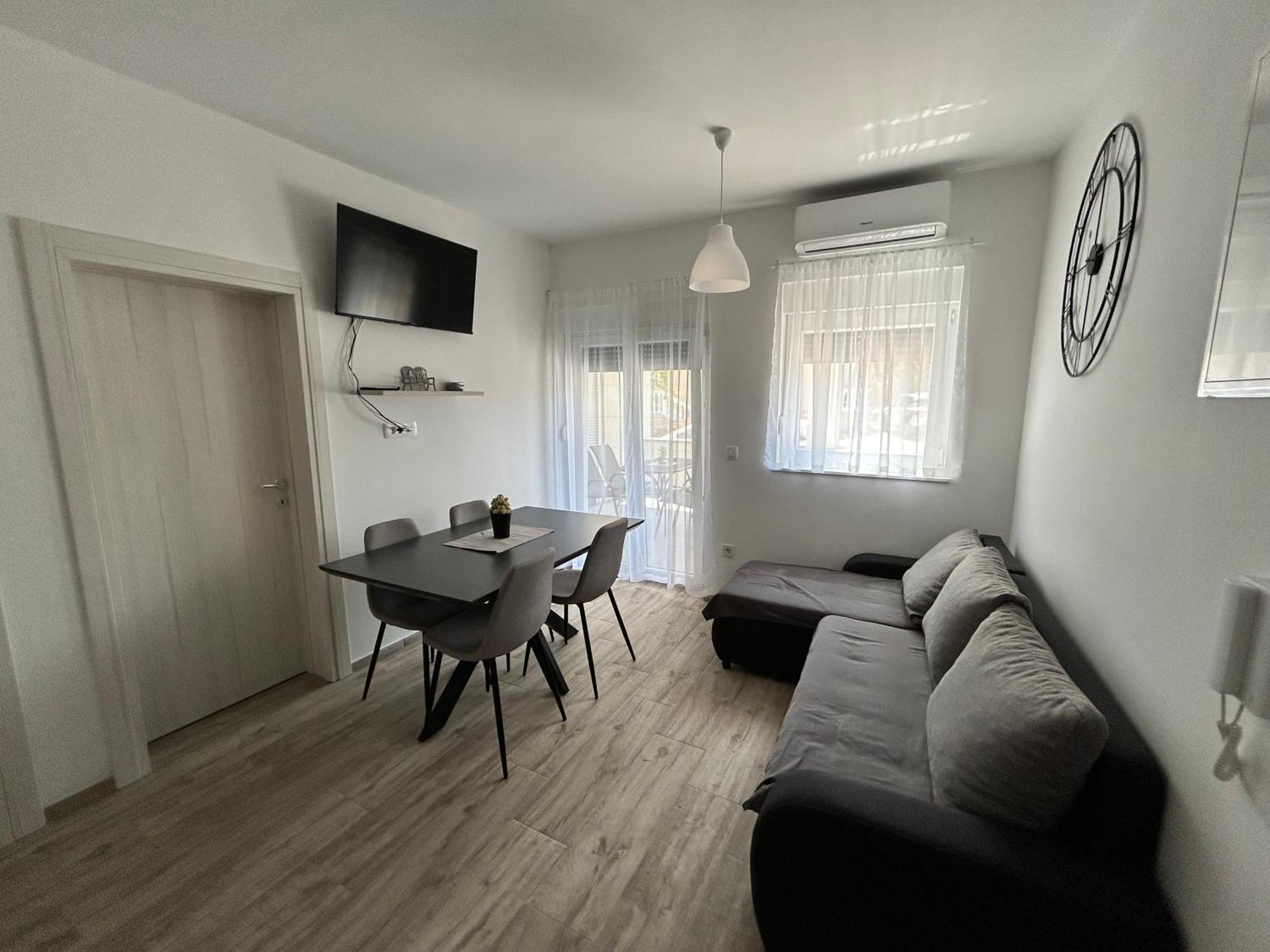 Apartments Dobrenic Vodice Esterno foto